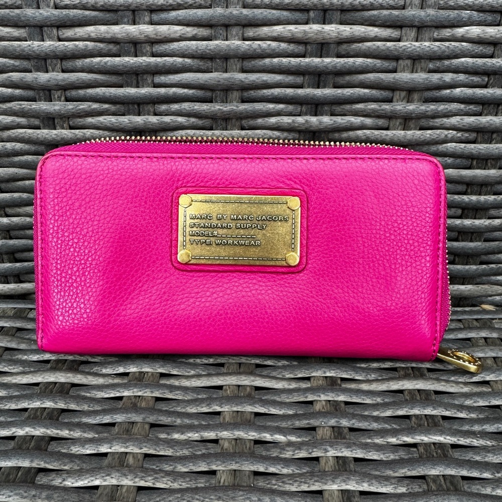 Marc by Marc Jacobs Classic Q Zip Wallet Hot Pink